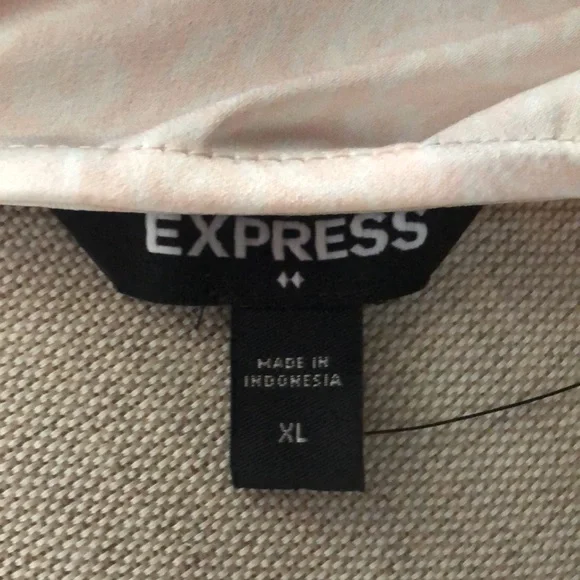 Never worn beautiful Express top - Picture 5 of 6